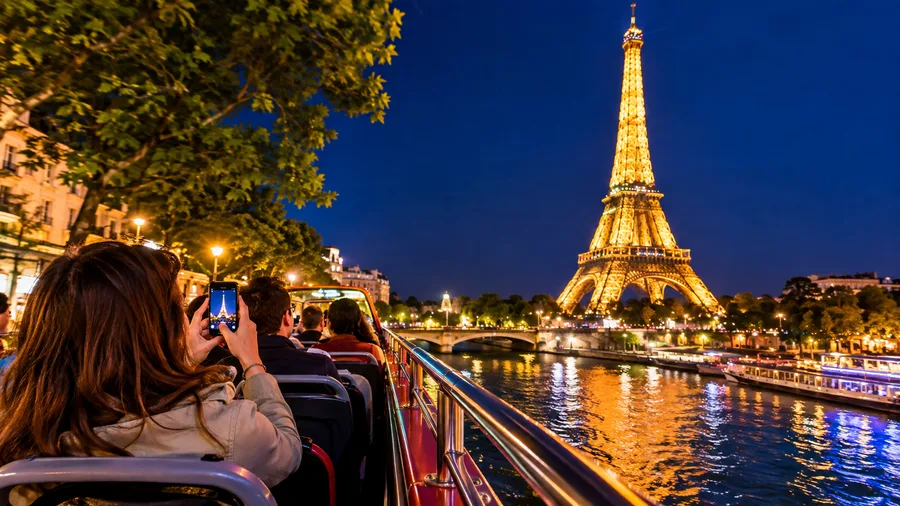 Paris Night Bus Tours: Open-Top Evening Sightseeing